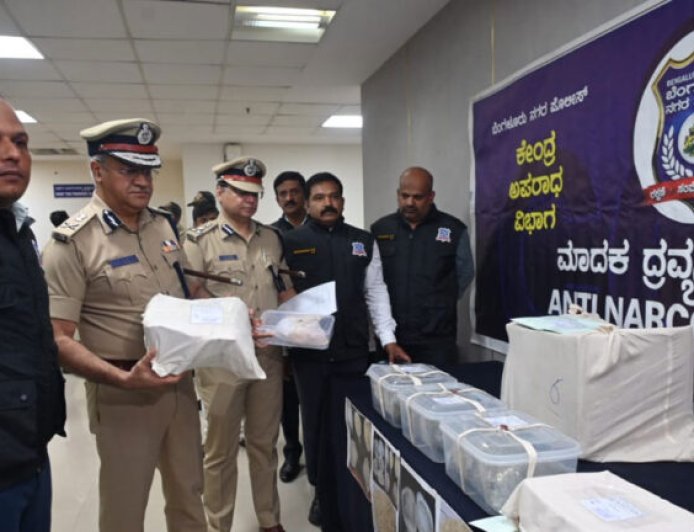 ಚಾಕೊಲೇಟ್‌ , ಬಿಸ್ಕೆಟ್‌ ಪ್ಯಾಕೇಟ್‌ನಲ್ಲಿ  5.50 ಕೋಟಿ ರೂ. ಮೌಲ್ಯದ ಮಾದಕ ವಸ್ತುಗಳು ,ಇಬ್ಬರು ವಿದೇಶಿ ಪ್ರಜೆಗಳು, ಬಂಧಿಸಿರುವ ಸಿಸಿಬಿ ಪೊಲೀಸರು