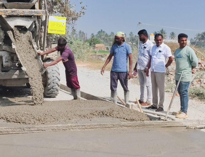 ಸಿಮೆಂಟ್ ರಸ್ತೆ  ನಿರ್ಮಾಣ  ನೆಮ್ಮದಿಯ ನಿಟ್ಟುಸಿರು ಬಿಟ್ಟ ಜನತೆ