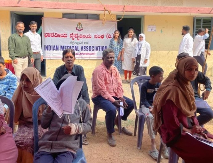 ಭಾರತೀಯ ವೈದ್ಯಕೀಯ ಸಂಘ ಚಿಕ್ಕಬಳ್ಳಾಪುರ ಜಿಲ್ಲಾ ಶಾಖೆ ಹಾಗೂ ಡಾಕ್ಟರ್ ಮೋಹನ್ ಕಣ್ಣಿನ ಆಸ್ಪತ್ರೆ  ಇವರ ಸಂಯುಕ್ತ ಆಶ್ರಯದಲ್ಲಿ   ಉಚಿತ ಕಣ್ಣಿನ  ಹಾಗೂ ದಂತ ತಪಾಸಣೆ ಶಿಬಿರ