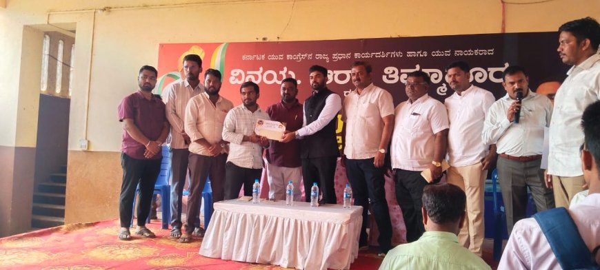 ಮುಧೋಳ ತಾಲೂಕಿನಲ್ಲಿ ಮಾನ್ಯ ಶ್ರೀ ವಿನಯ ಆರ್ ತಿಮ್ಮಾಪುರ ರವರ ಹುಟ್ಟು ಹಬ್ಬದ ಪ್ರಯುಕ್ತ ನಡೆದ ಸಂಭ್ರಮಾಚರಣೆ