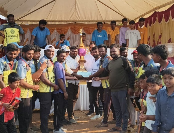 ಇoಡ್ಲವಾಡಿ ಗ್ರಾಮ ಪಂಚಾಯಿತಿ  ಕ್ರಿಕೆಟ್ ಪಂದ್ಯಾವಳಿ - 2026 ಬಸವನಪುರ ತಂಡ ಪ್ರಥಮ ಸ್ಥಾನ