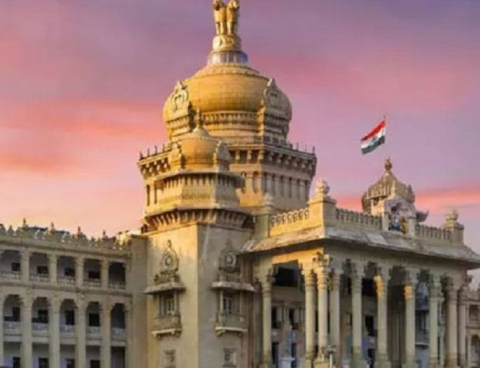 ಮುಖ್ಯಮಂತ್ರಿ ಸಿದ್ದರಾಮಯ್ಯ ಅವರು ರಾಜ್ಯ ಸರ್ಕಾರಿ ನೌಕರರ ವರ್ಗಾವಣೆಯಲ್ಲಿ ಹಸ್ತಕ್ಷೇಪ  ಹೈಕೋರ್ಟ್‌ ಗಂಭೀರವಾಗಿ ಪ್ರಶ್ನೆ