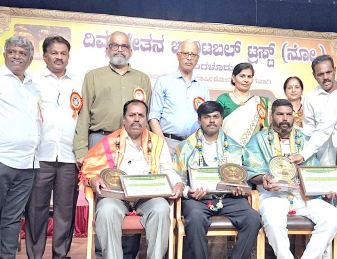 ಶಿಕ್ಷಣ–ಸಮಾಜ ಸೇವೆಗೆ “ಸಮಾಜ ಸೇವಾ ರತ್ನ ರಾಜ್ಯ ಪ್ರಶಸ್ತಿ” : ಆನಂದ್ ಸಿ ತಿರುಮಲರಿಗೆ ಗೌರವ