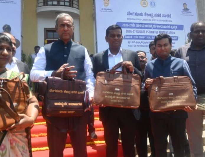ಕೇಂದ್ರ ಪಾಲಿಕೆಗೆ 3427 ಕೋಟಿ ರೂ. ಪೂರ್ವ ಪಾಲಿಕೆ 3889 ಕೋಟಿ ರೂ ಗ್ರೇಟರ್‌ ಬೆಂಗಳೂರಿನ ಪ್ರಥಮ ಬಜೆಟ್‌ ಮಂಡನೆ
