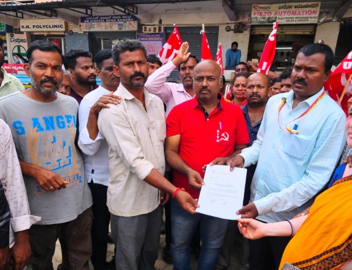 ಸಿಎಂ ಗೆ ಕಪ್ಪು ಪಟ್ಟಿ ತೋರಿಸಲು ಬೀದಿ ಬದಿ ವ್ಯಾಪಾರಿಗಳ ನಿರ್ಧಾರ: