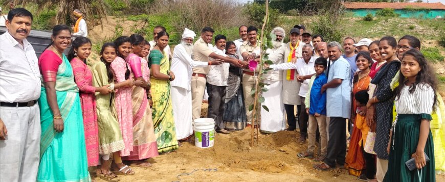 ನಾವು ಗಿಡಮರಗಳೊಂದಿಗೆ ಬದುಕಬೇಕೆ ಹೊರತು ವೈಯಕ್ತಿಕ ಆಸ್ತಿ ಆಭರಣಗಳೊಂದಿಗಲ್ಲ  -   ಟಿ ವೈ ಜನಗೇರಿ